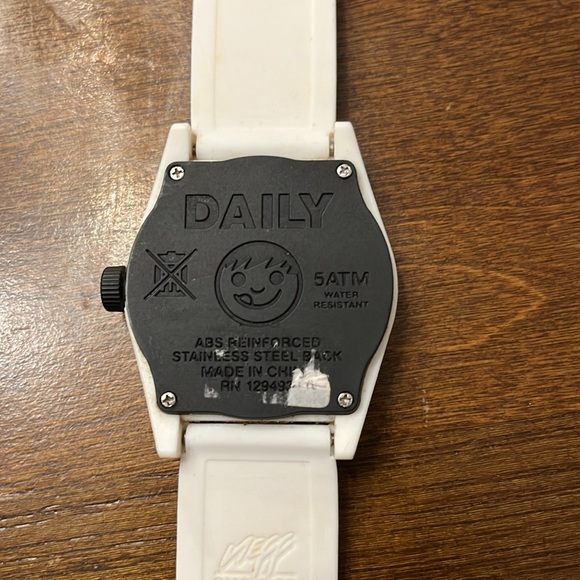 Neff plastic watch, new battery! From 2008 - Picture 3 of 3